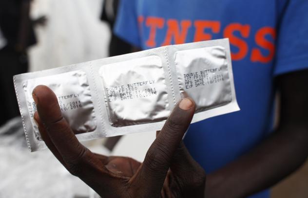 Jeunes et achat de préservatifs : « Ils ont tellement honte qu’ils disent vouloir le bonbon de deux personnes »