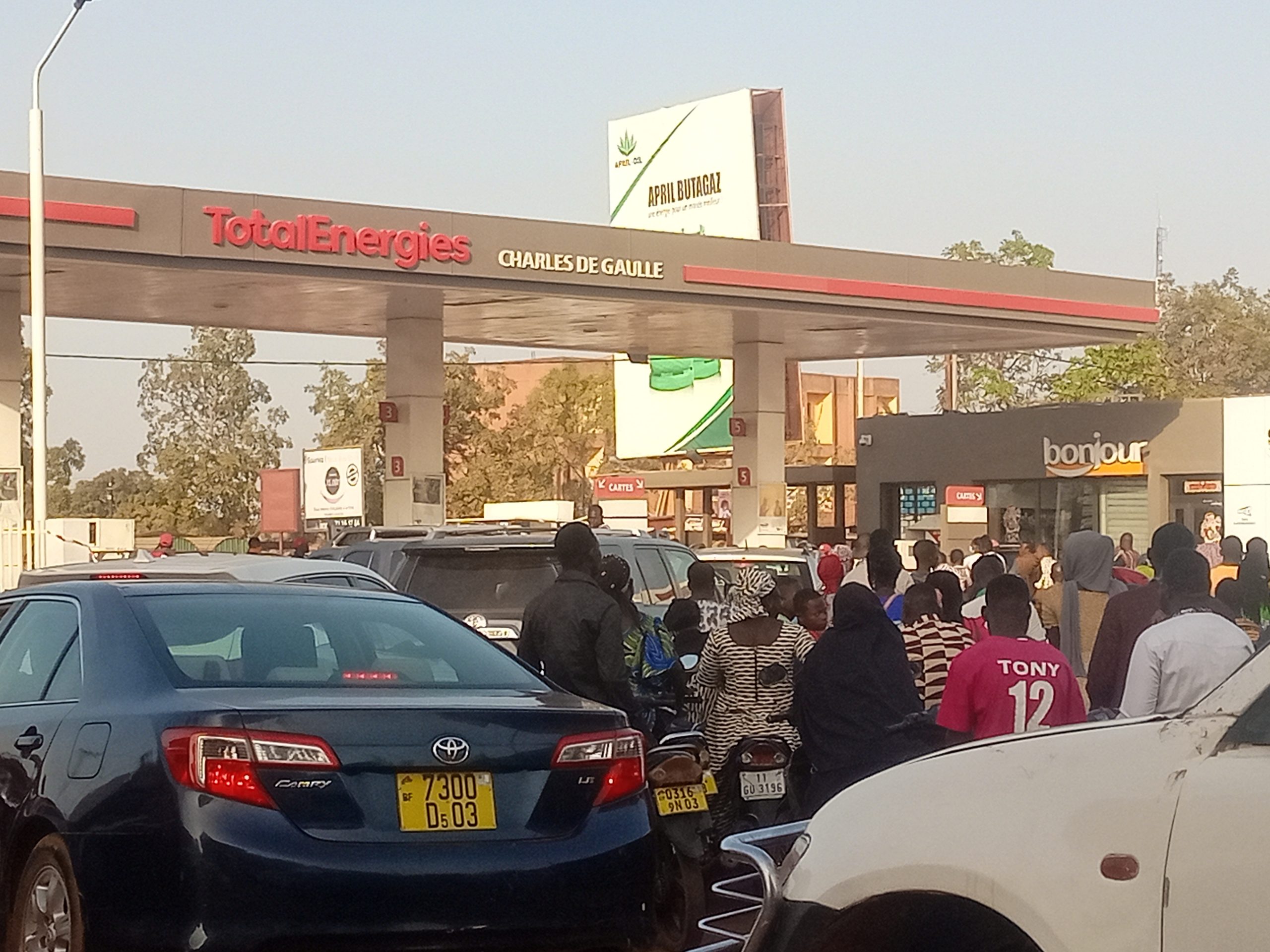 Pénurie de carburant : A Ouagadougou, la longue attente dans les rangs