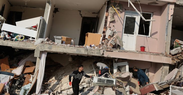 Des séismes font plus de 4 000 morts en Turquie et en Syrie