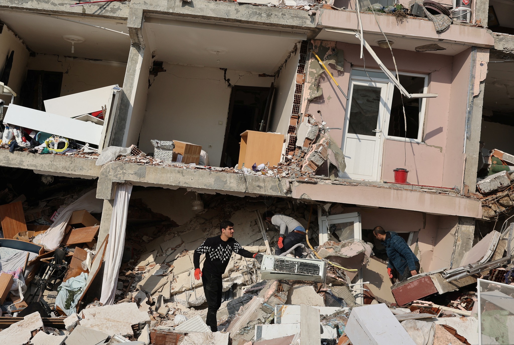 Des séismes font plus de 4 000 morts en Turquie et en Syrie