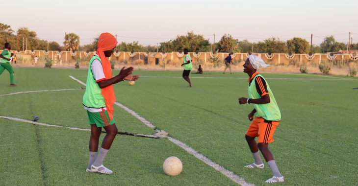 A Manga, de jeunes filles rêvent d'une carrière de footballeuse