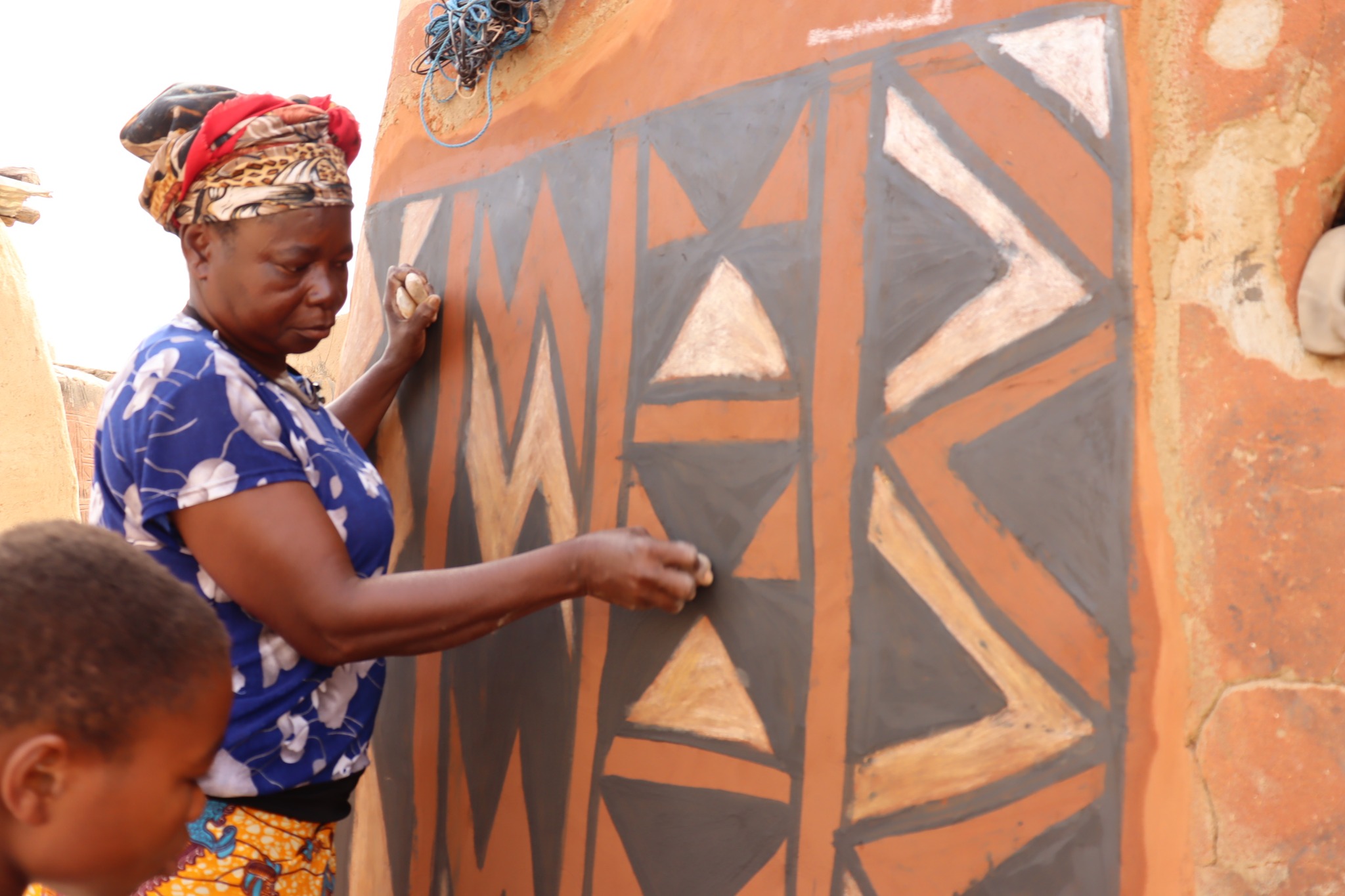 Peinture muraille de Tibélé: quand le modernisme prend le dessus sur la tradition