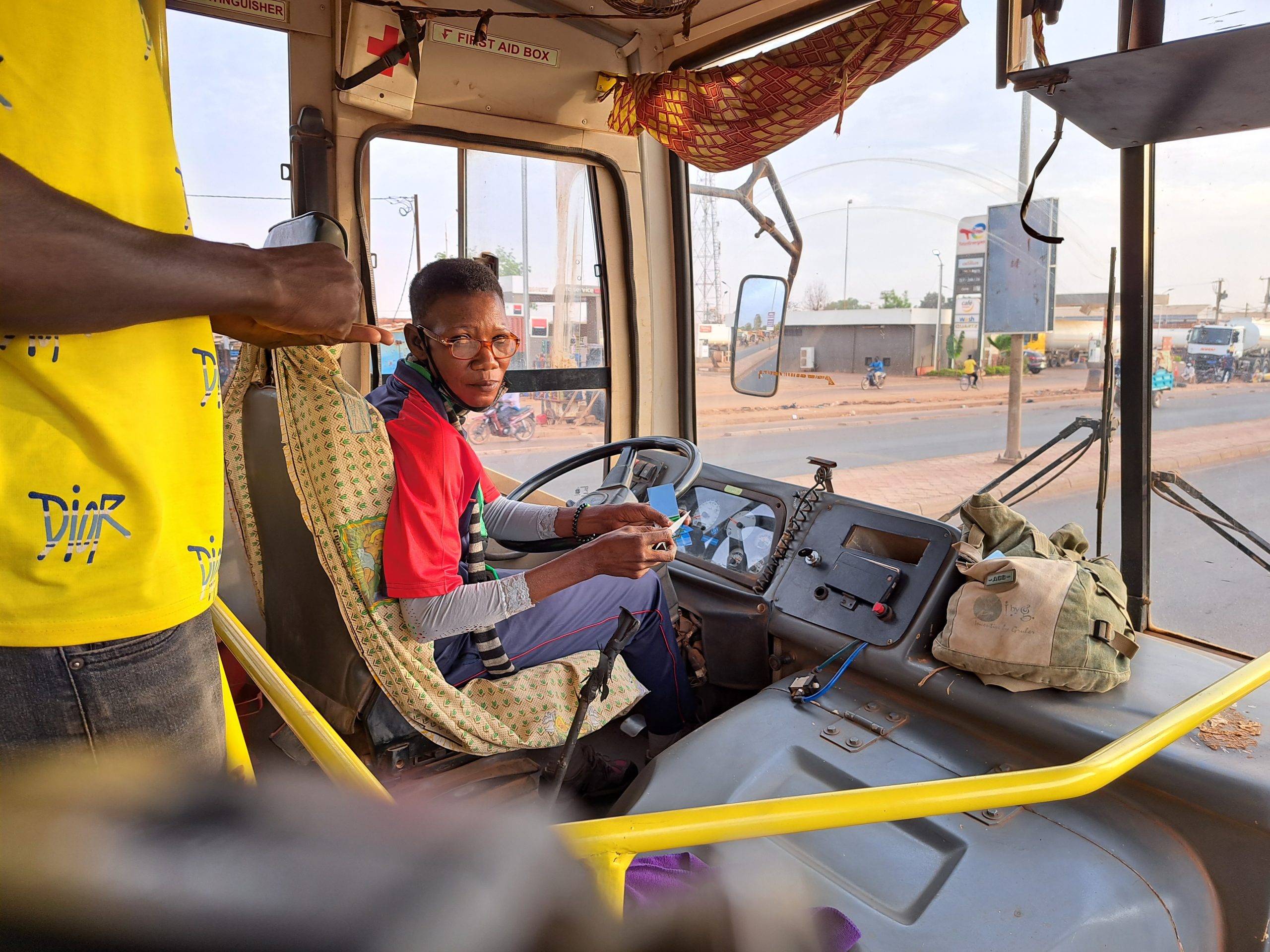 Evrard Ilboudo, la conductrice de bus