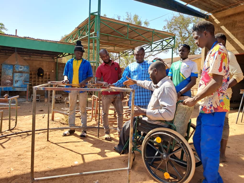 Fada N’Gourma: Gabriel Tompoudi, surmonte son handicap par la soudure