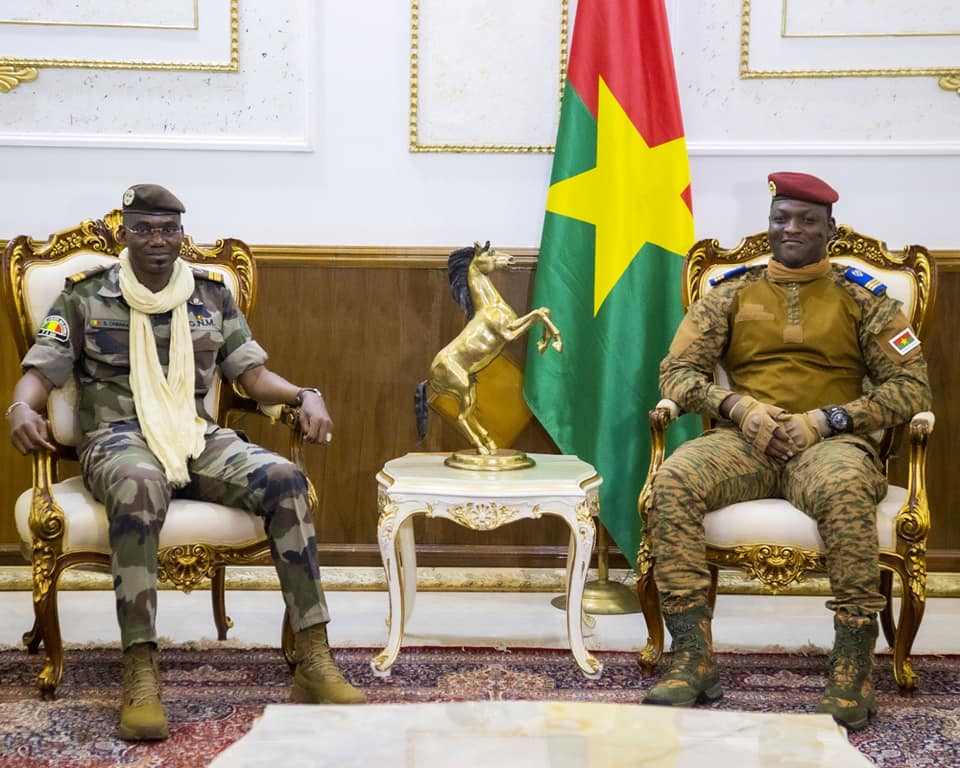 Situation sécuritaire : le Mali disposé à partager son matériel militaire avec le Burkina Faso