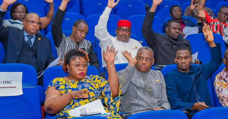 Burkina: Vote d'une loi garantissant la dépolitisation de l'Administration publique