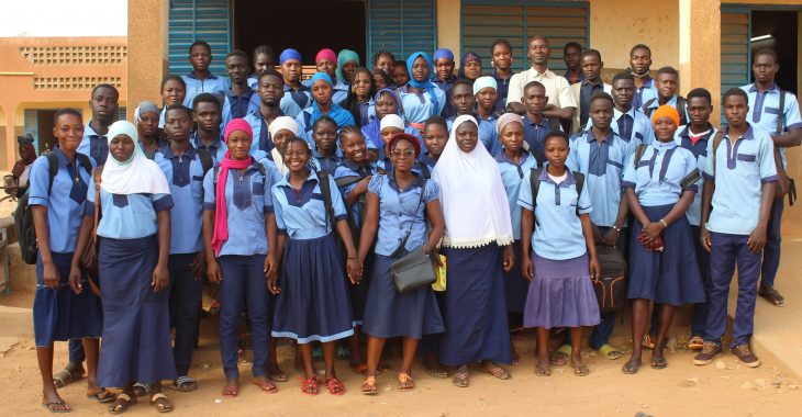 Kongoussi : des élèves utilisent leur argent de poche pour soutenir des personnes déplacées