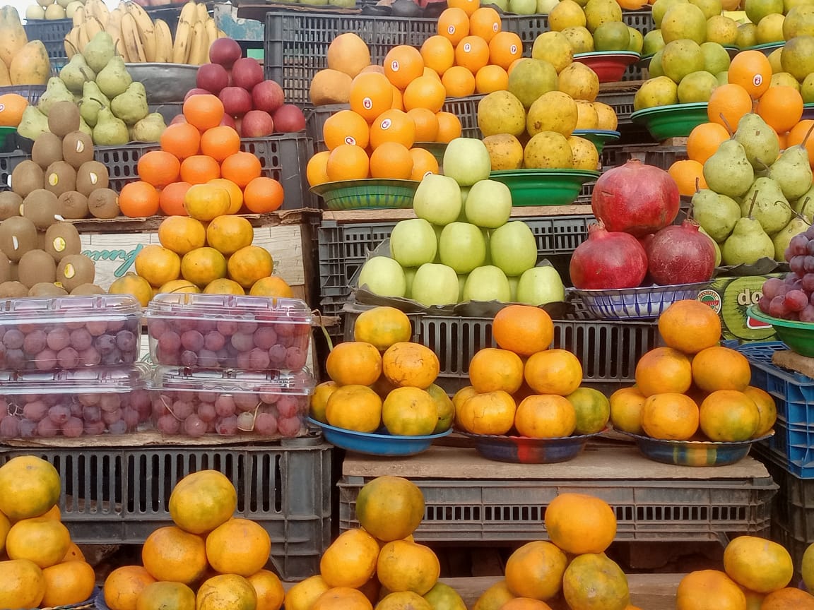 Fruits importés au Burkina : les revendeuses face au défi de la conservation