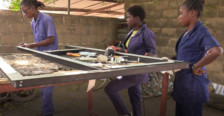 A Pô, chez les amazones de la vitrerie