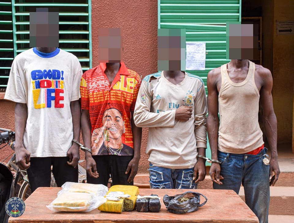 Burkina : Un réseau de trafic de stupéfiants démantelé et une cache d’armes découverte par la Police Nationale