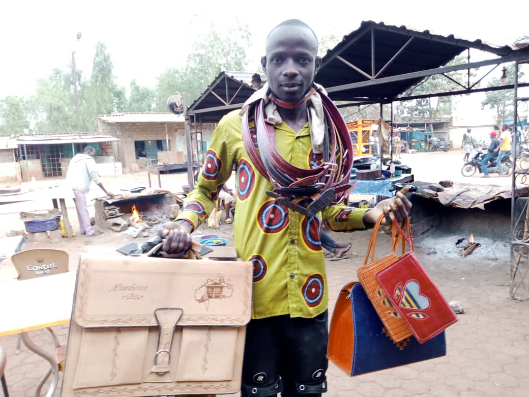 Ambroise Sawadogo, étudiant et marchand ambulant