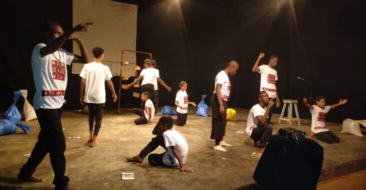 Burkina: 11 jeunes déplacés internes racontent leurs histoires en art