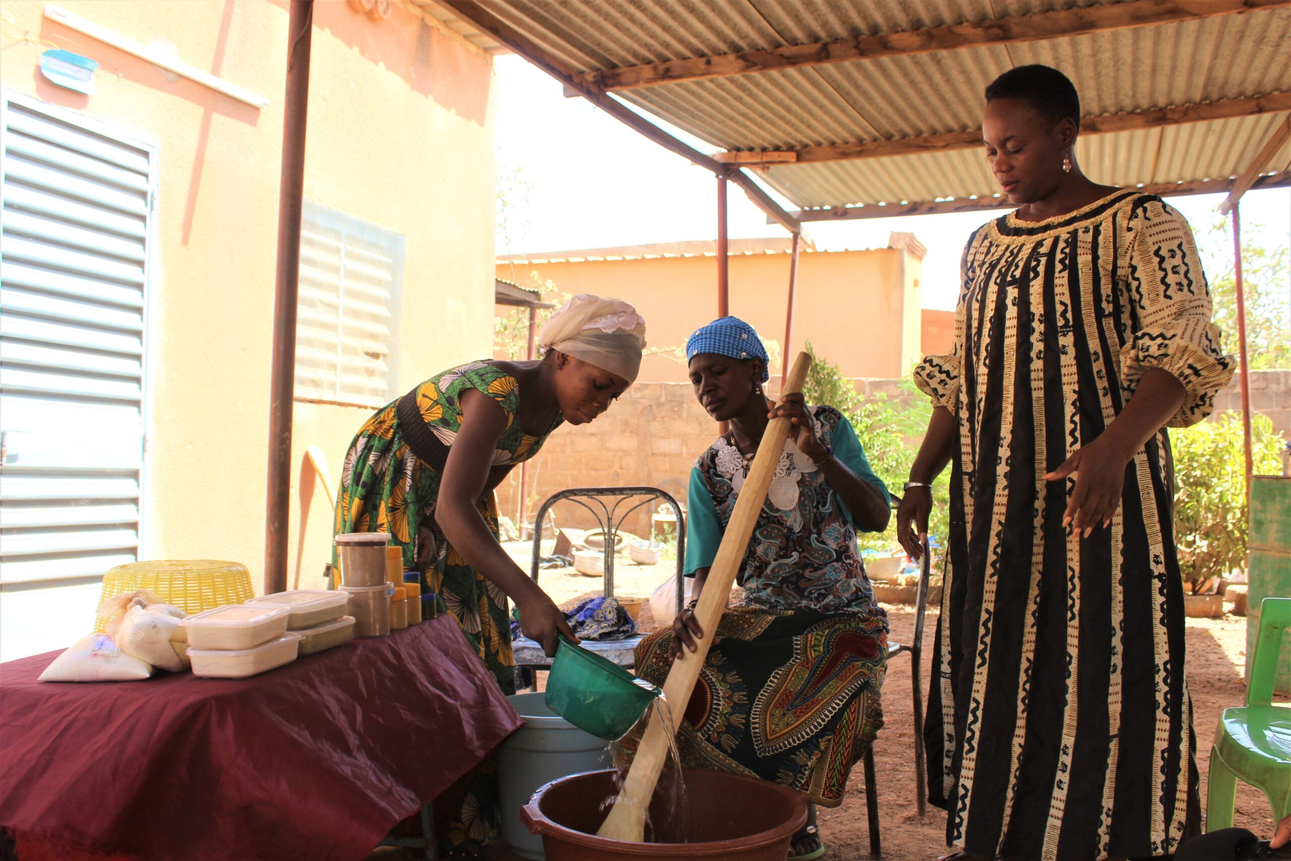 Burkina Faso : le savon, un outil d’émancipation pour les femmes déplacées à Kongoussi