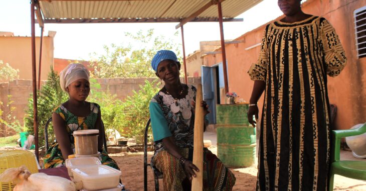 Franceline, l'enseignante qui relève les femmes déplacées grâce au savon