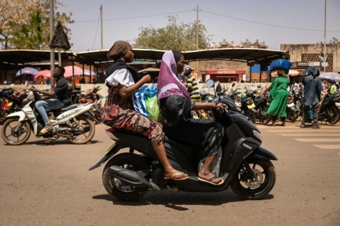 Chaussée ou piste cyclable : le dilemme des scootéristes burkinabè