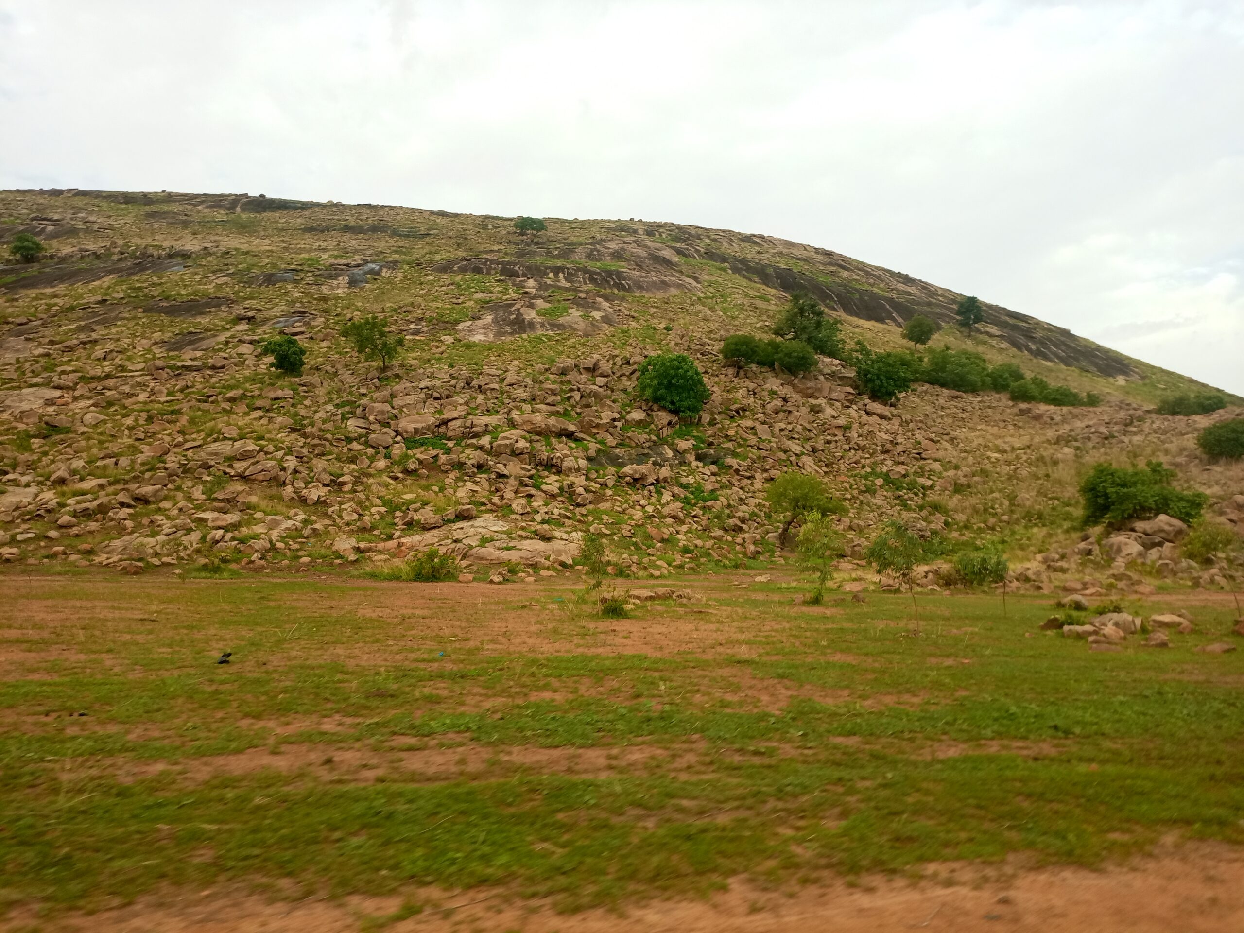 Burkina: « le Boulgou »,  la colline sacrée  et ses mystères