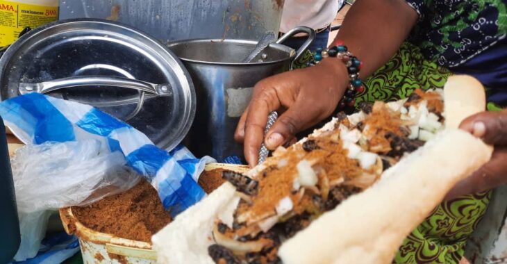 Burkina : le Chitoumou, chenille de karité, à la conquête du marché Ouagalais