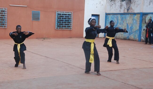 Burkina Faso: les adeptes du kung fu wushu se mesurent