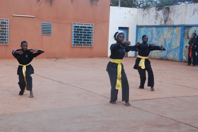 Burkina Faso: les adeptes du kung fu wushu se mesurent