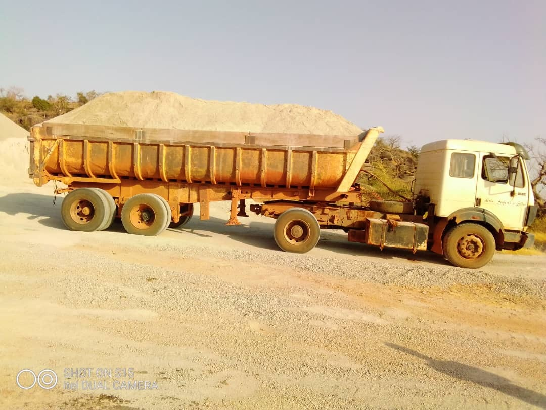 Ouagadougou, les usagers de la route victimes des gravillons qui s’échappent des camions