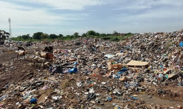 Le centre d’enfouissement des ordures de Ouagadougou, un cauchemar pour les riverains
