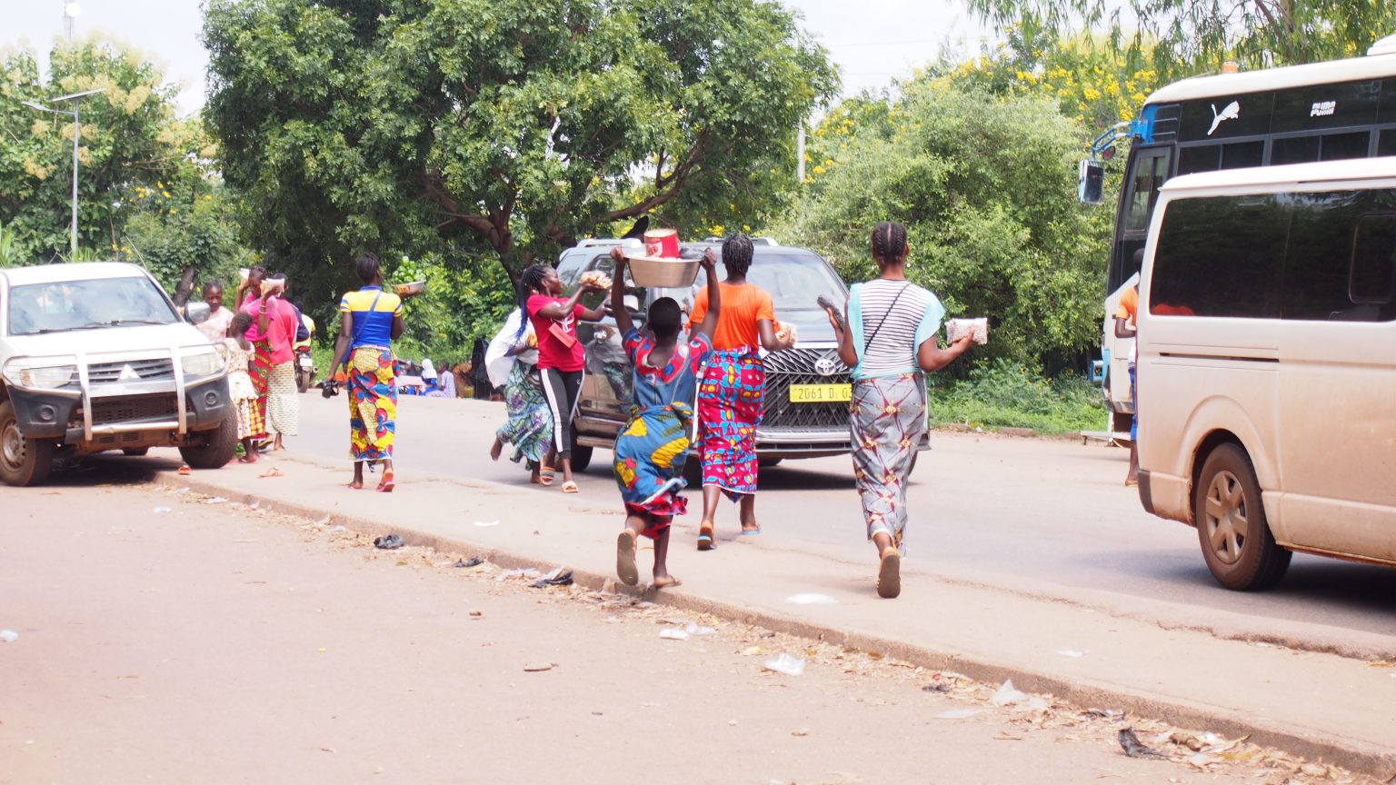 Burkina : A Sabou, les femmes et le commerce de légumes au milieu des risques