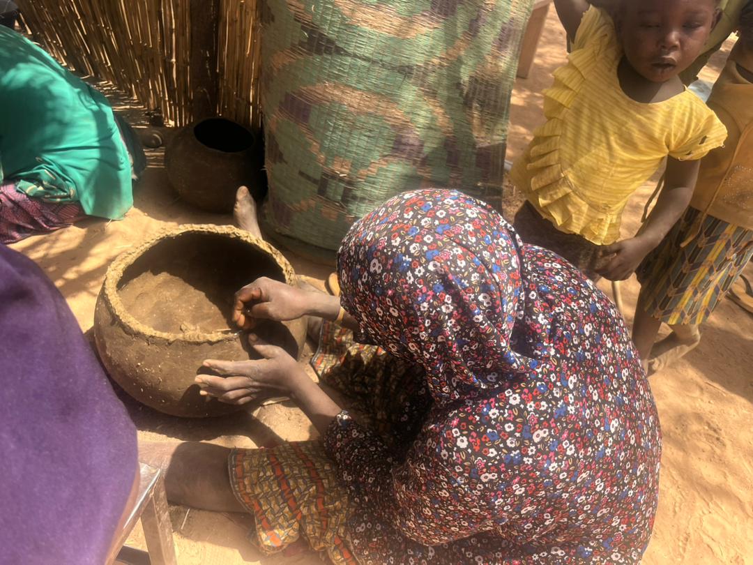 Kongoussi: Ces déplacés qui mangent dans la poterie