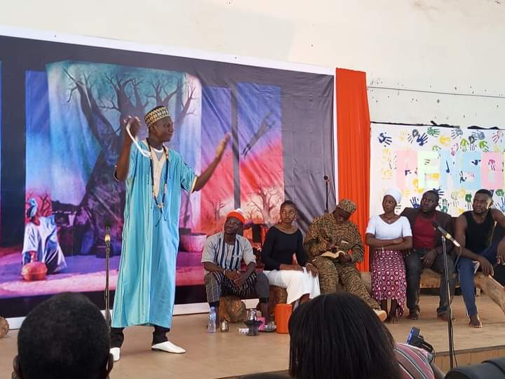 🎧Des étudiants révolutionnent la lecture par le théâtre à Koudougou