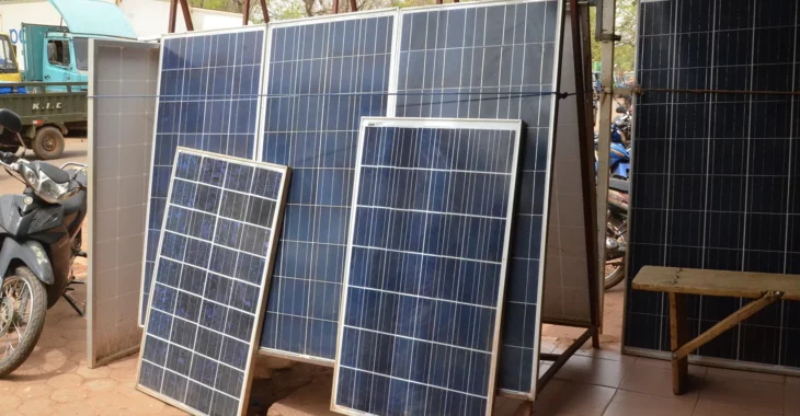 En période de canicule, des Burkinabè se tournent vers l'énergie solaire