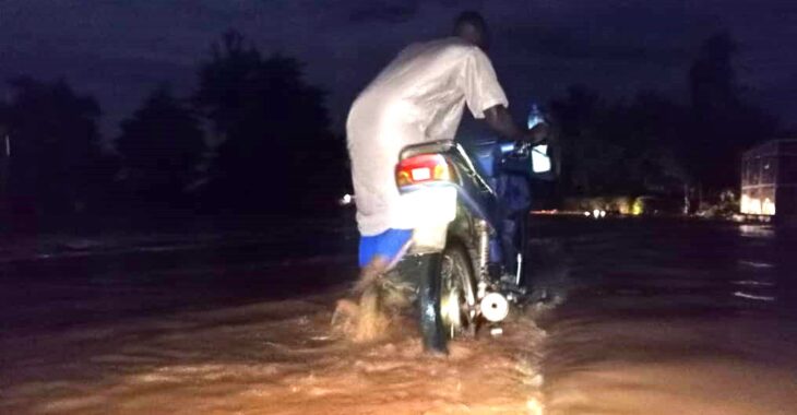Au quartier Rimkiéta, comment les habitants luttent contre les inondations