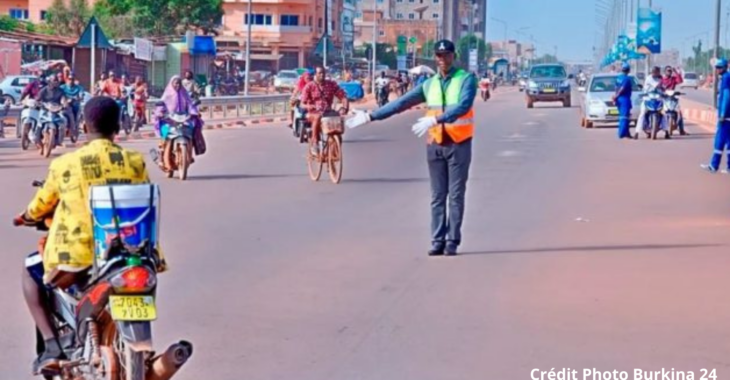 Circulation: Le changement des volontaires de Faso one village