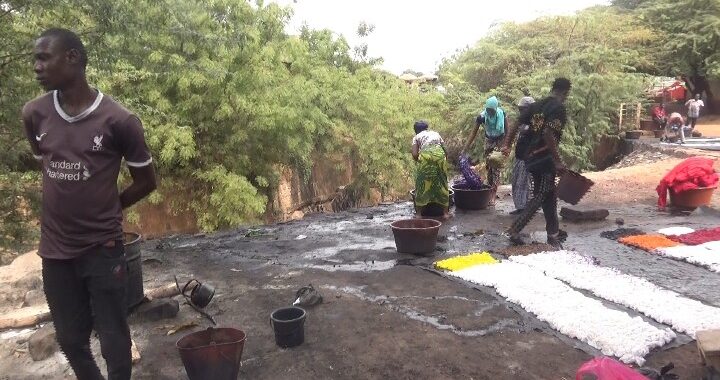 A Bobo Dioulasso, comment la teinture du kôkô dunda abime l’eau du marigot