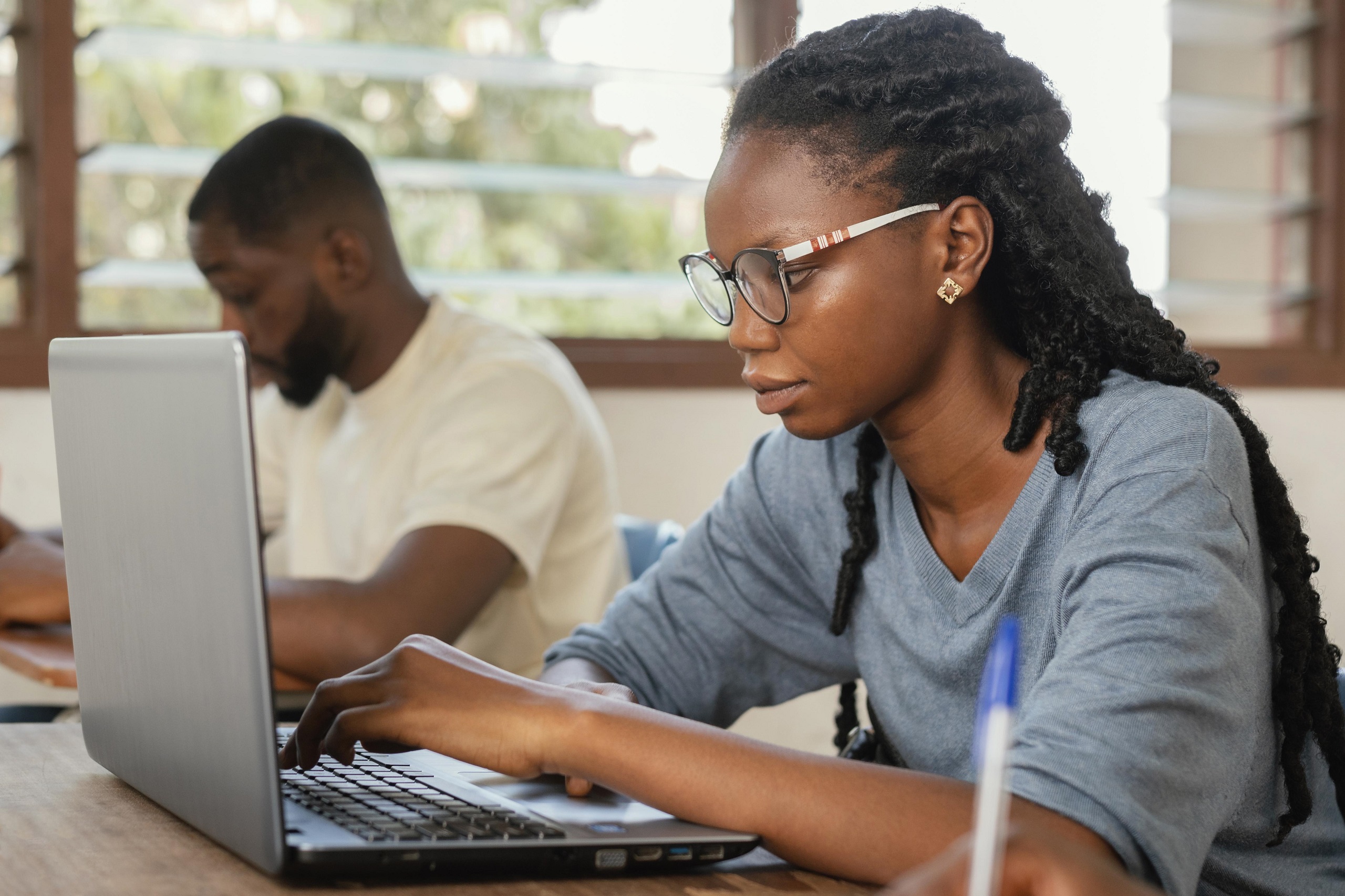 Du campus au bureau : récit de premiers pas professionnels