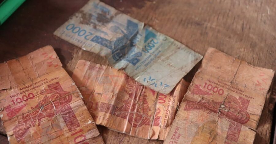 Au Burkina Faso, les billets de banque fatigués ou usés sources de querelles dans les marchés