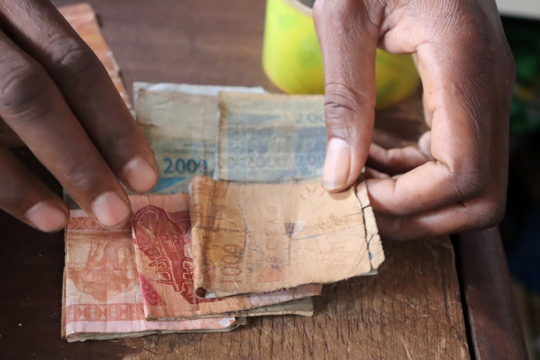 Billets de banque usés: « si on peut lire le numéro de série d’un billet, ne serait-ce que d’un côté, il est valable »