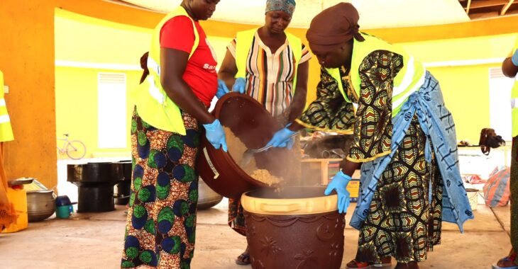 Bobo-Dioulasso, Awa Kassamba nourrit la solidarité à coups de marmites