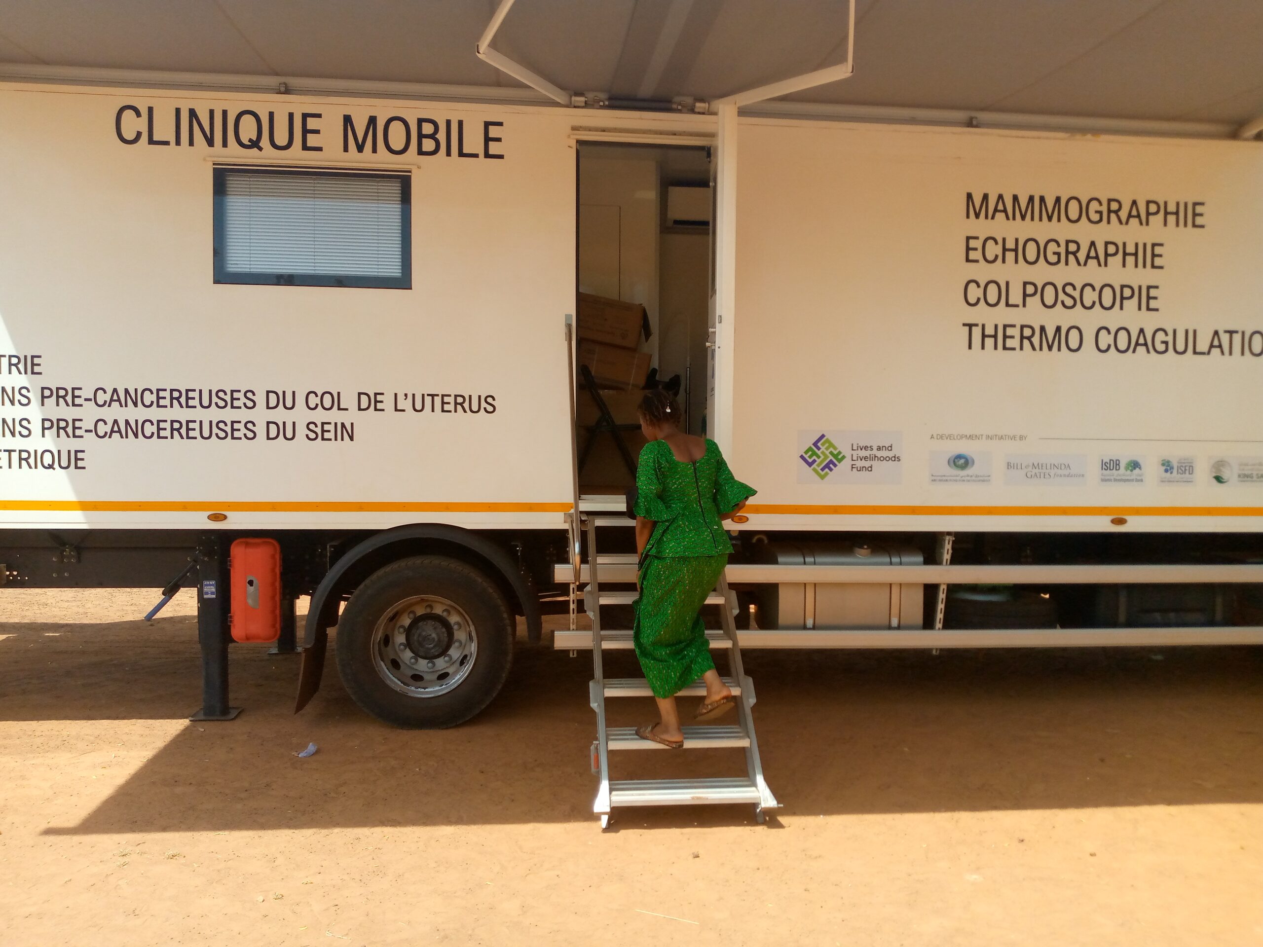 Octobre rose: Une clinique mobile dépiste le cancer du sein et du col de l’utérus à Ouahigouya