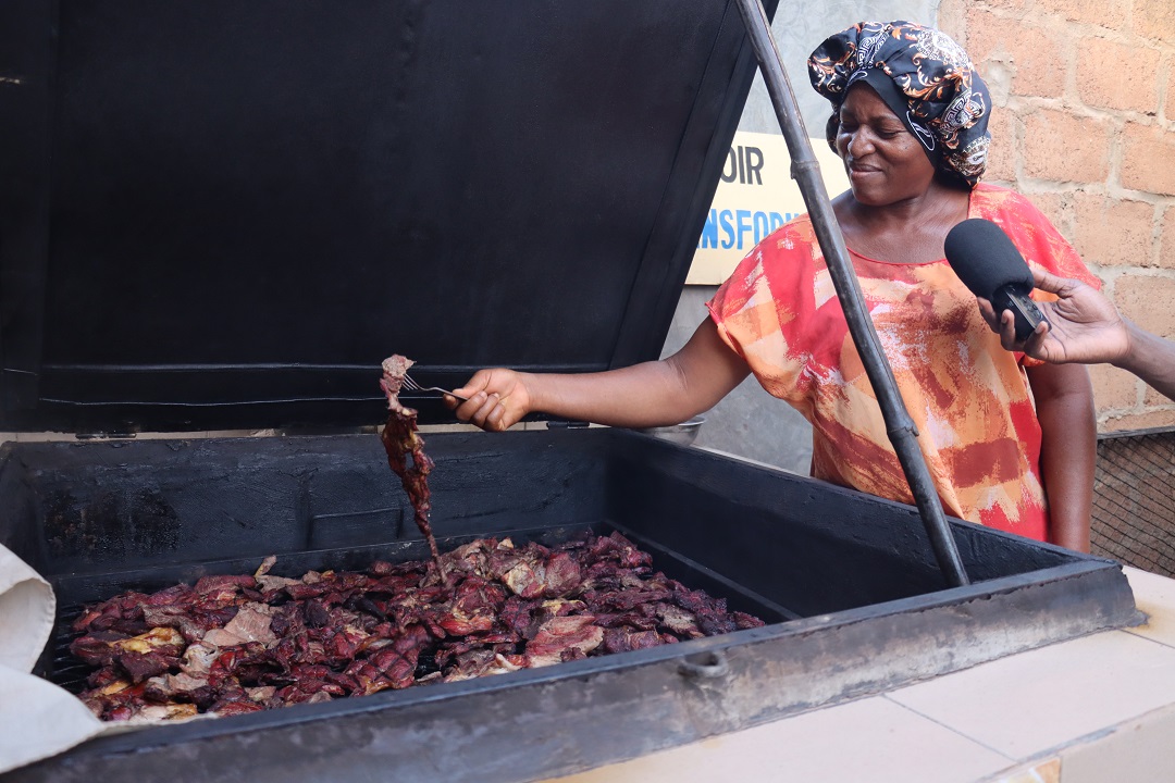 Du bureau au fumoir, le pari audacieux de Mandi Corinne Kaboré