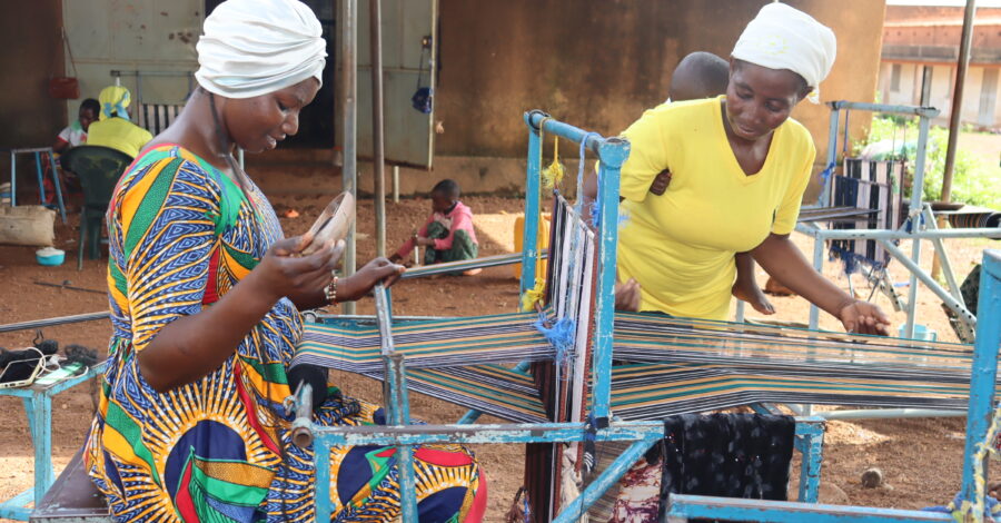 A Houndé, Odette Ouédraogo aide des femmes vulnérables à tisser leur avenir