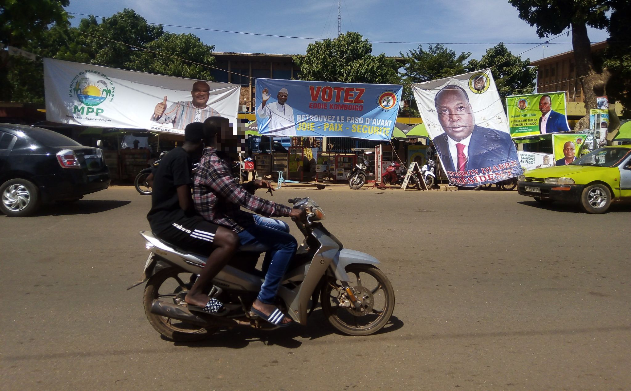 Elections au Burkina : des jeunes en campagne dans le respect mutuel