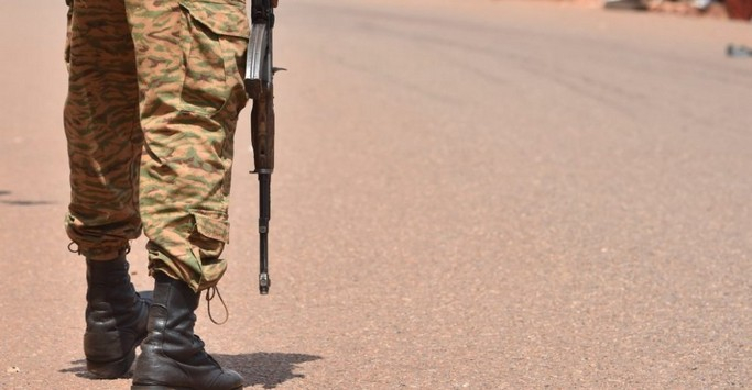 Issaka Sawadogo : le jeune militaire radié devenu calligraphe