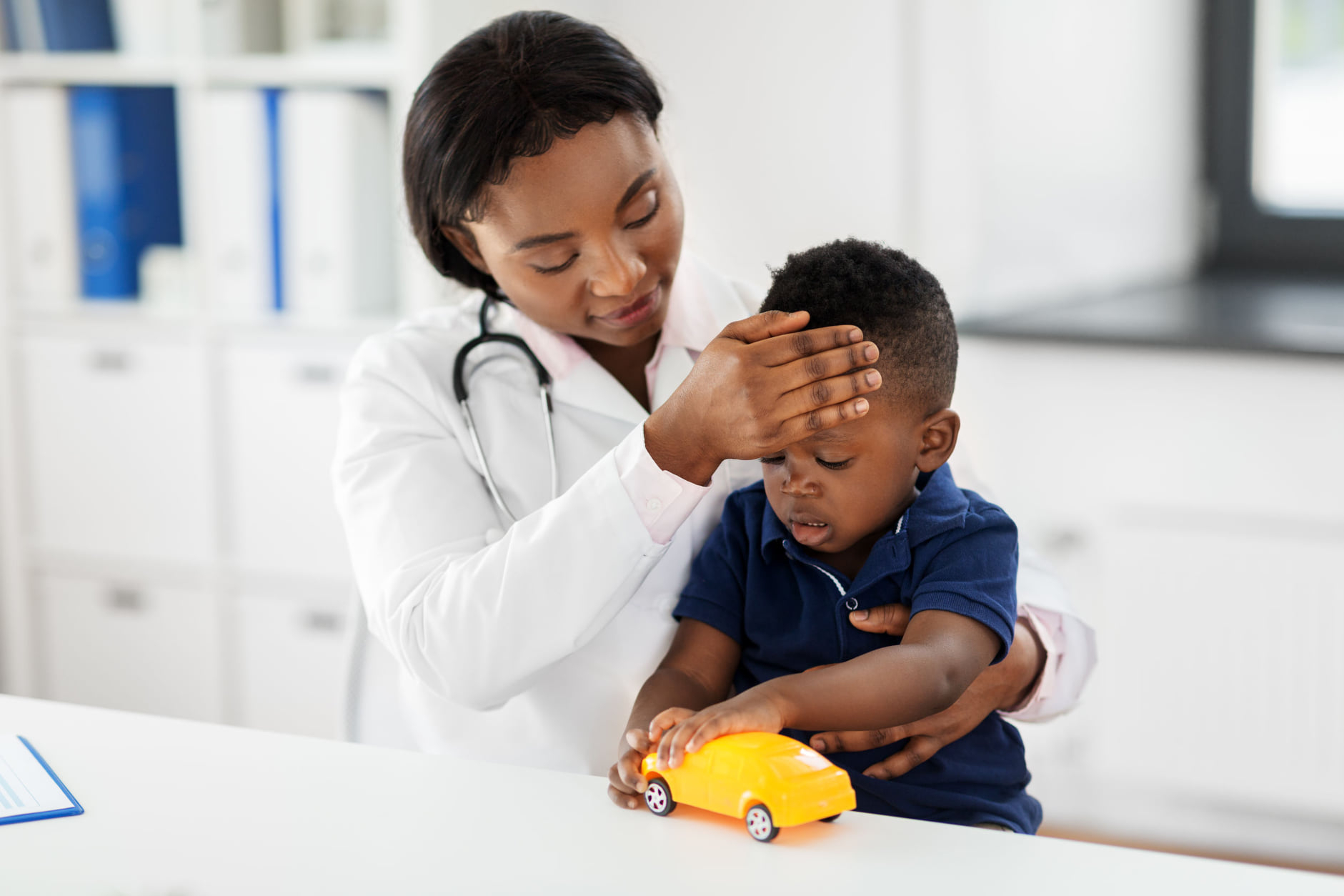 La fièvre, la diarrhée et les vomissements chez le jeune enfant