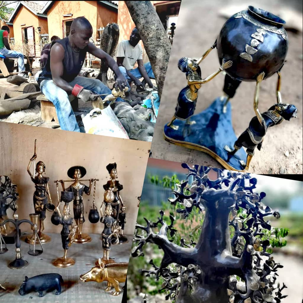 Vitrine du bronze : des jeunes burkinabè, nouveaux clients des objets d’art