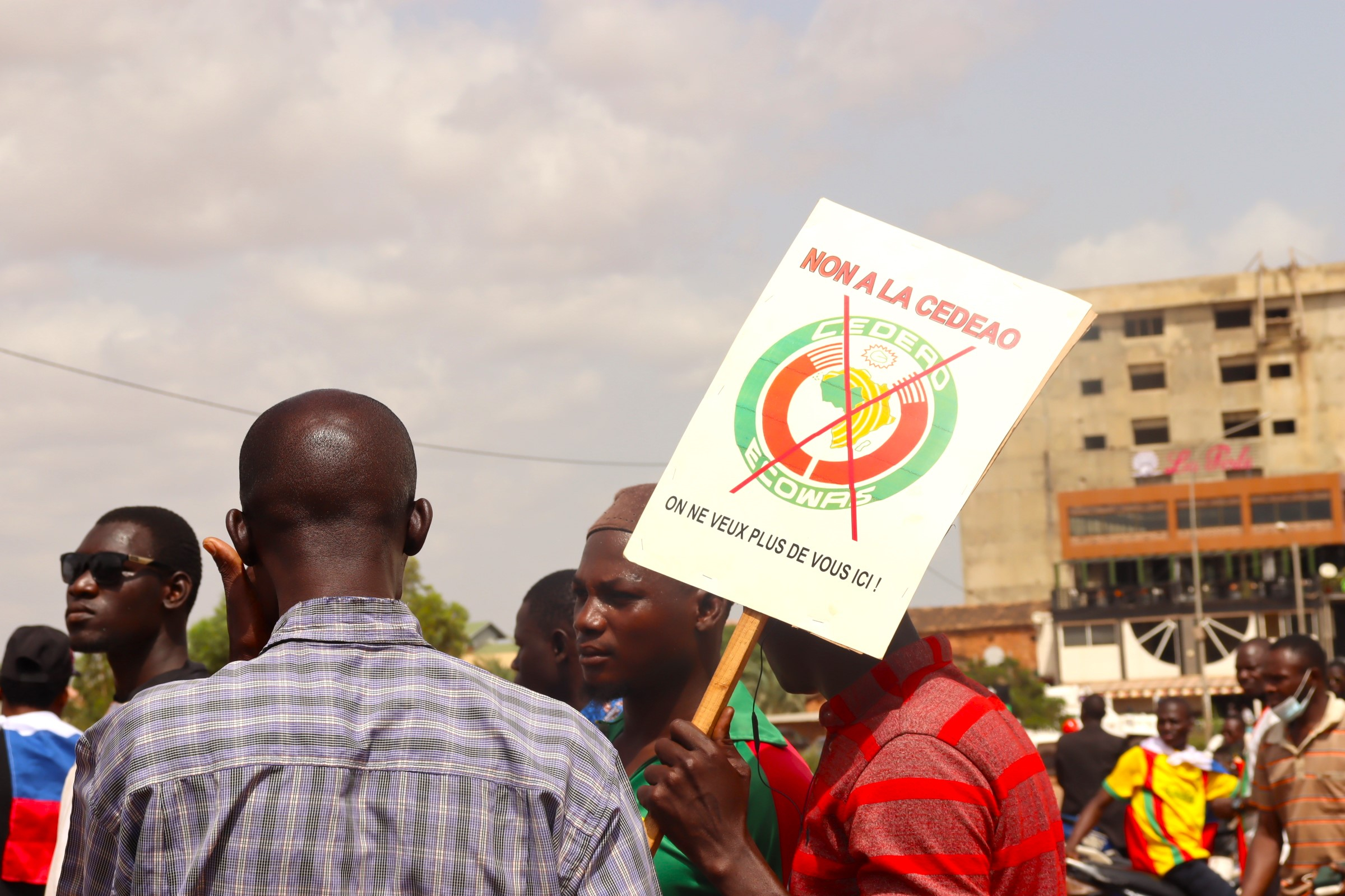 Burkina Faso: des manifestants s’opposent à l’arrivée d’une délégation de la CEDEAO