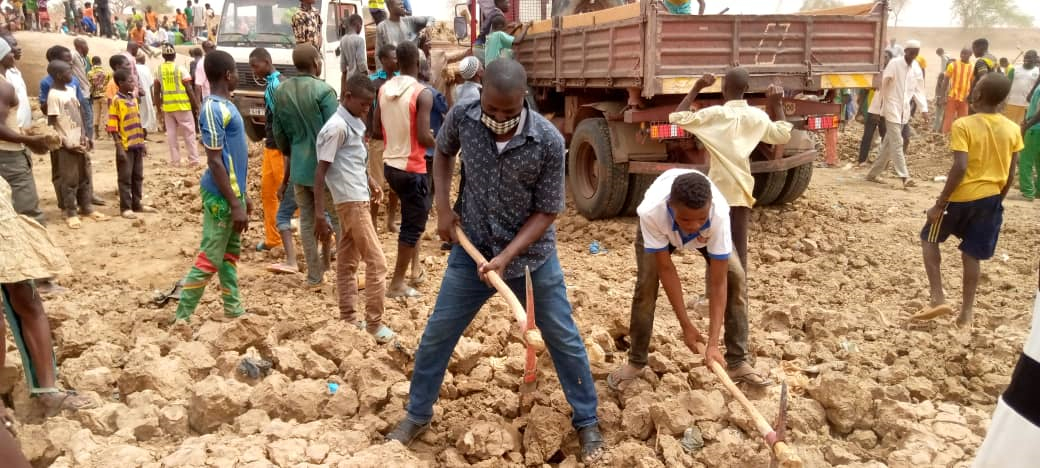 Djibo: des jeunes à la rescousse du barrage