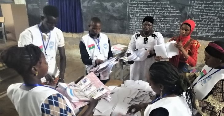 Elections au Burkina Faso: des jeunes attendent les résultats avec impatience