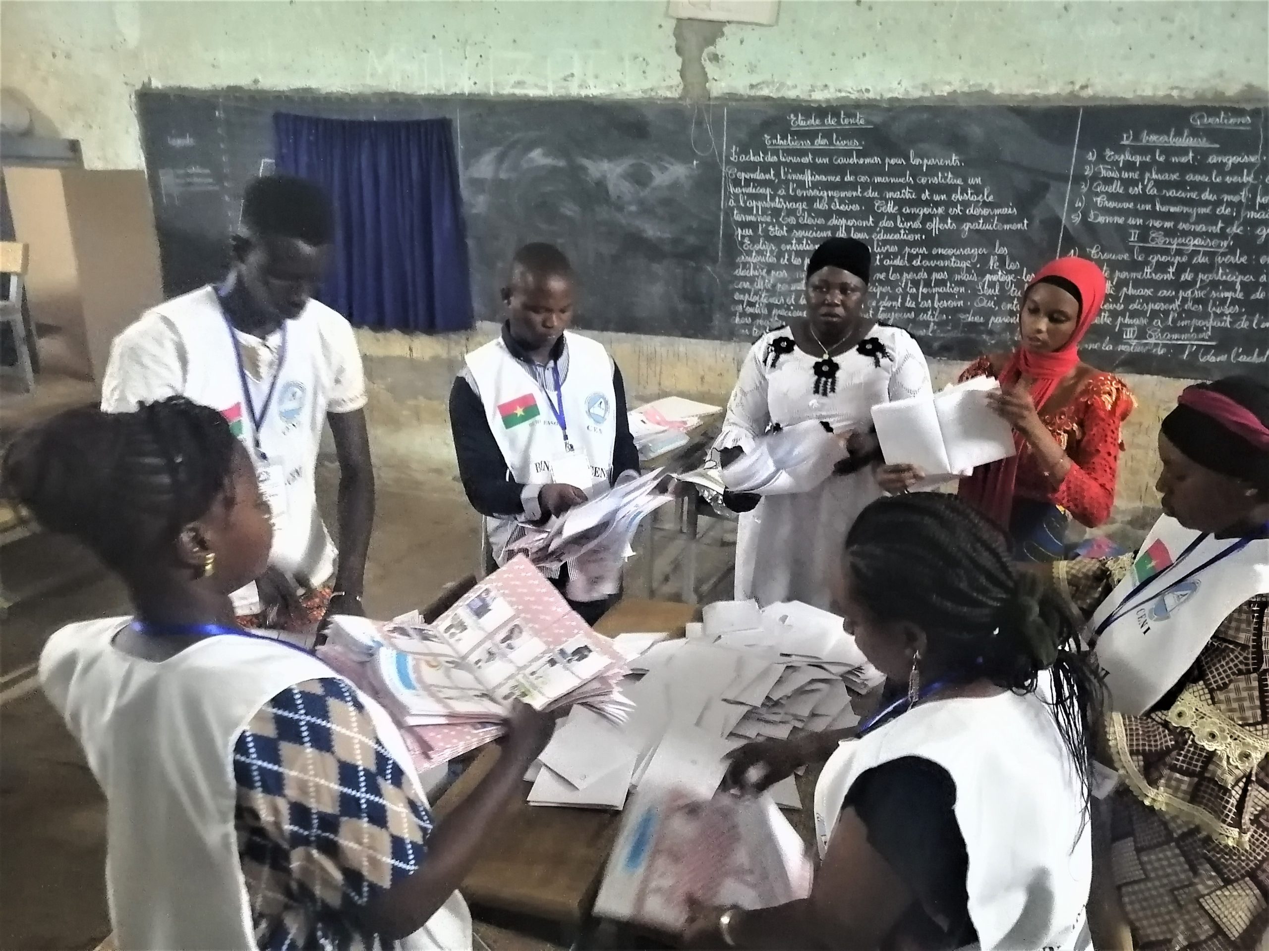 Elections au Burkina Faso: des jeunes attendent les résultats avec impatience
