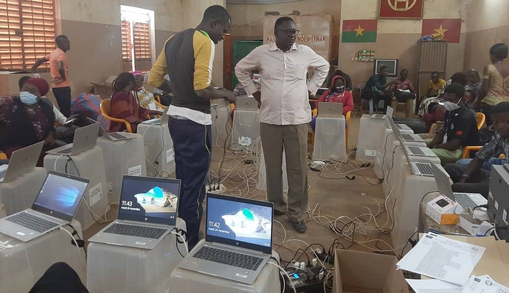 Elections couplées : des jeunes au cœur de l’opération de compilation des résultats