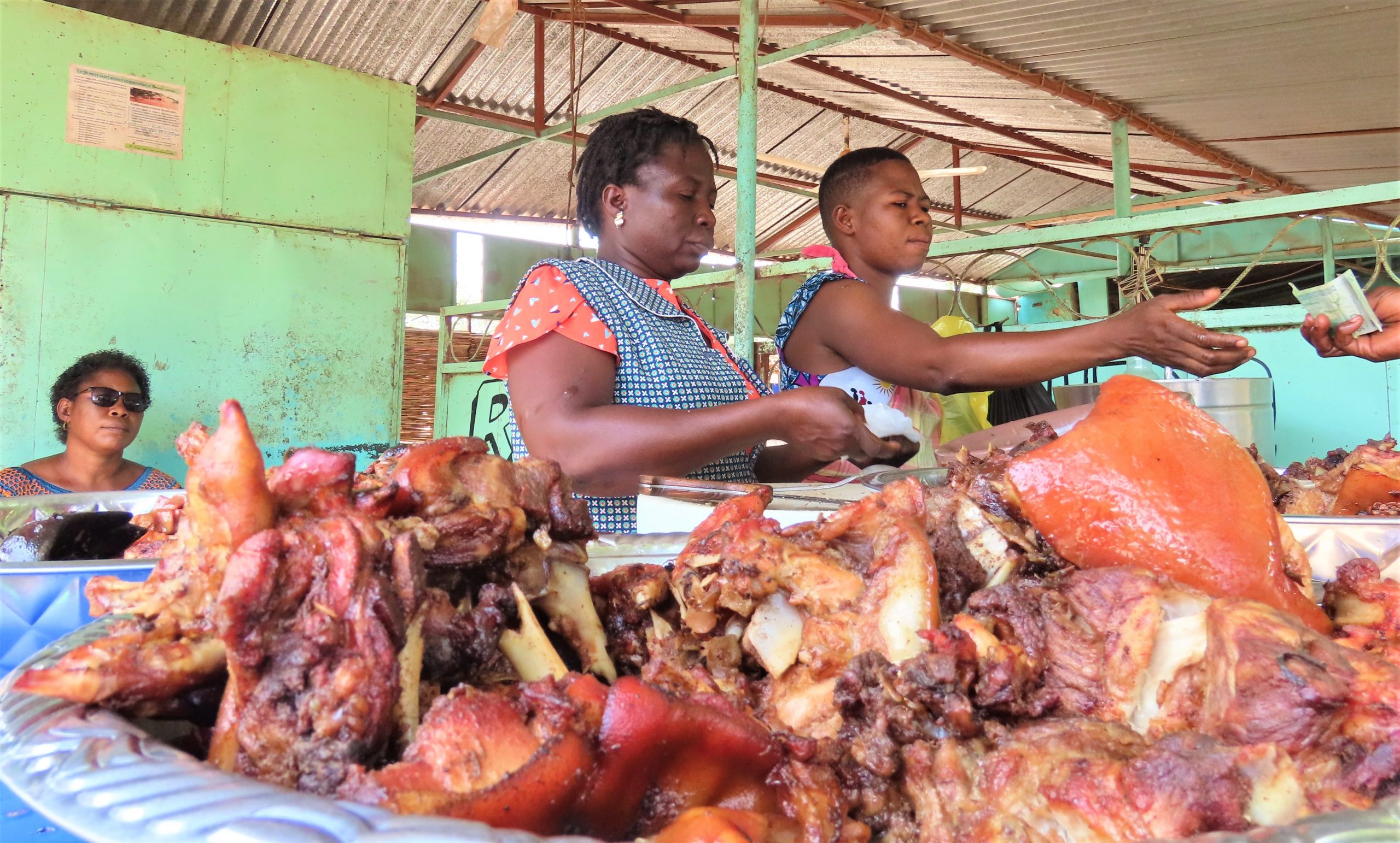 Koudougou : chez la dame du « bon porc au four »
