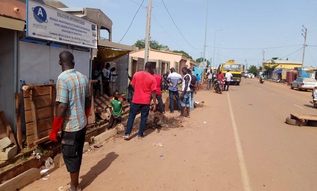 Ouagadougou : les dix ans du 1er septembre 2009 commémorés par un curage de caniveaux